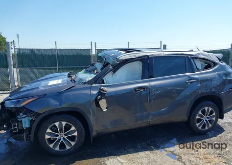 2022 Toyota Highlander Xle из США, поврежденный, VIN 5TDHZRBH5NS582813